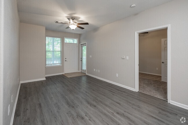 1BR, 1BA - 741SF - Living Room