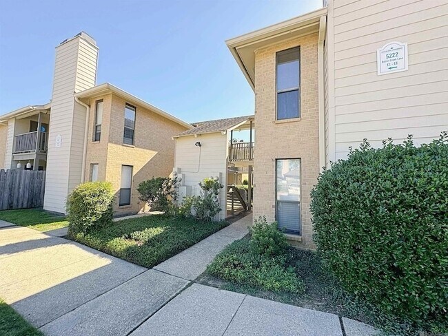 Building Photo - 5222 Butter Creek Ln Unit E02