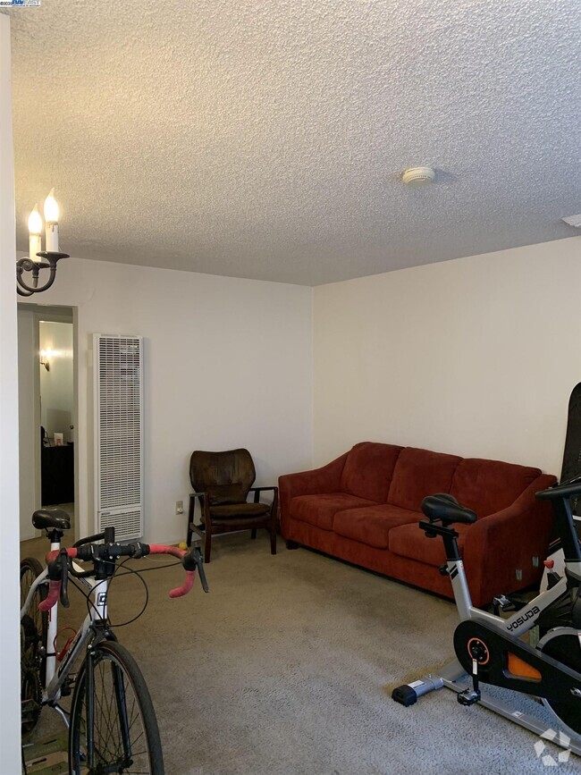 Building Photo - 956 F St Rental