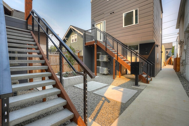 Photo - Like New! North Tacoma, 6th Avenue District Unit 641 N Fife #A