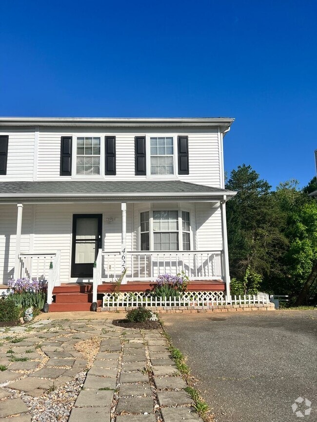 Building Photo - Great Duplex in Briarwood Rental