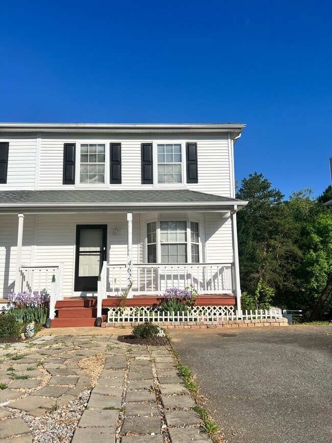 Building Photo - Great Duplex in Briarwood Rental
