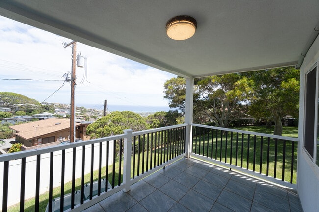 Building Photo - 4494 Sierra Dr Unit Studio