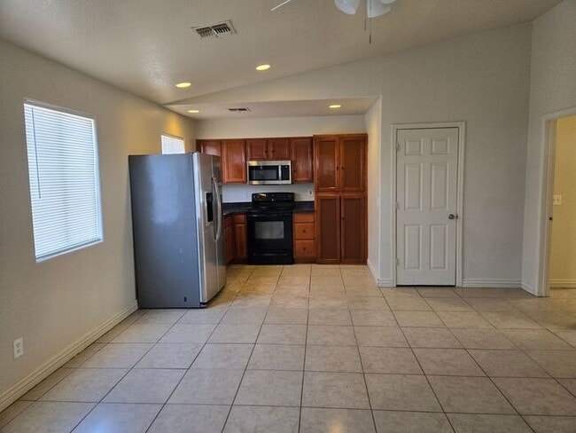 Photo - 3 bed, 1 bath, in a Duplex located in Sout...