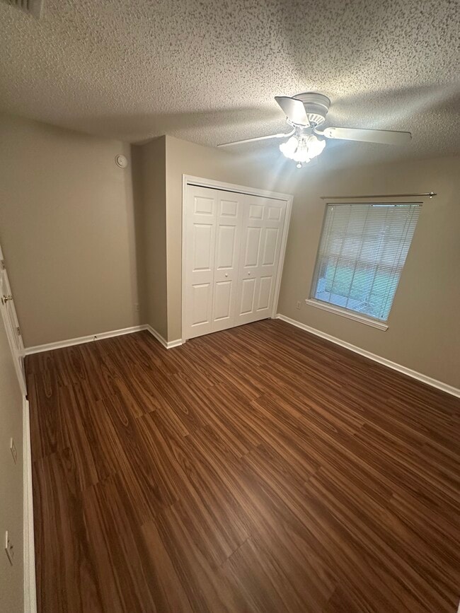 Photo - 1687 Spring Branch Dr W