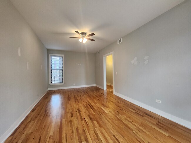 627 W Oakdale Ave Unit 3