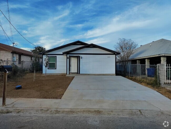 Building Photo - 1808 Chacon St Rental