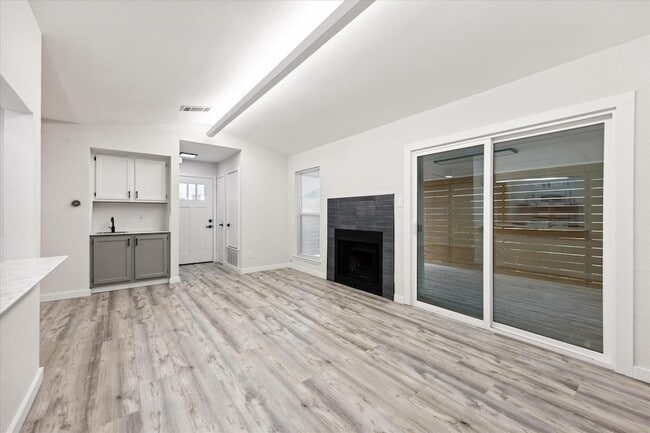 Building Photo - 3609 Leafield Dr Unit A Rental
