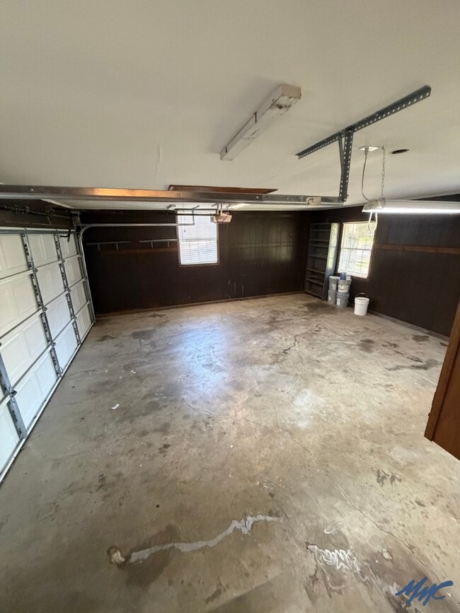 Photo - 1600 Parklawn Dr