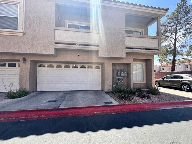 Building Photo - Beautiful spacious 2 bedroom 2 bathroom co... Unit 1025 Rental