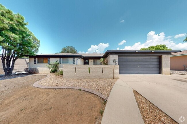 Building Photo - NE Brick Ranch 3/Bd 2/Ba 2 Cg 1782/sf Rental