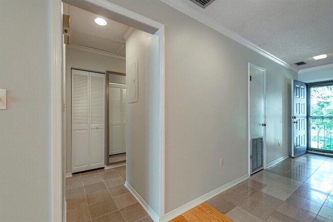 Photo - 110 N Tremain St Unidad 202