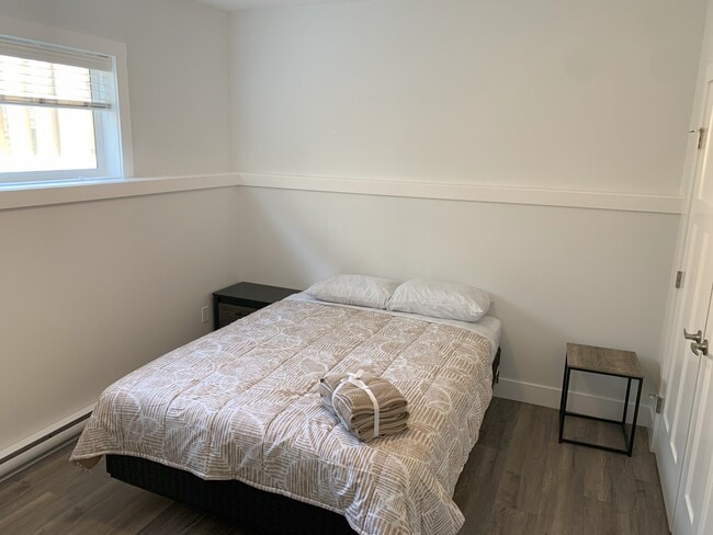 Photo - 8617-B-8685 85 St