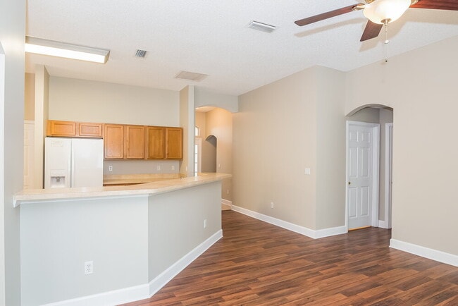 Photo - 1824 Creekview Dr House