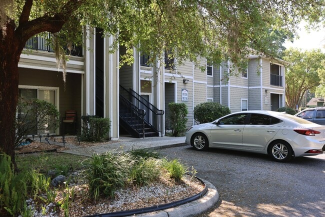 Building Photo - 2208 NE 3rd St