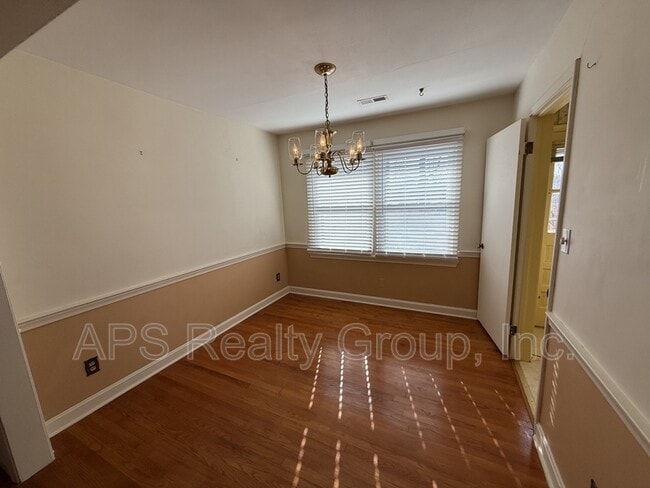 Photo - 4924 Stonington Rd SW