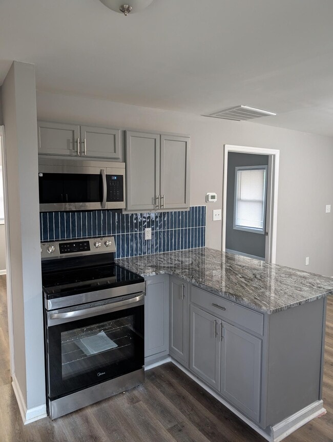 Photo - 457 Fewell St