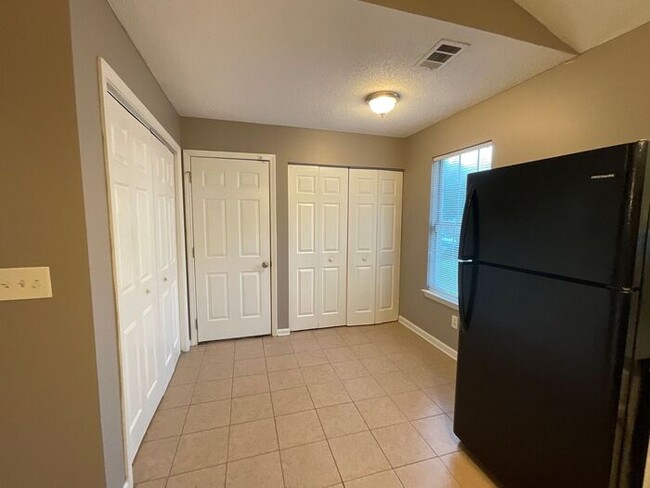 Photo - 1302 Waterton Trail