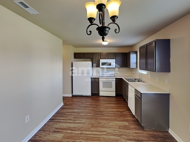 Photo - 1041 Vanguard Dr