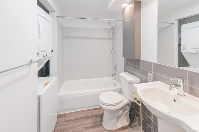 1BR, 1BA - 475SF