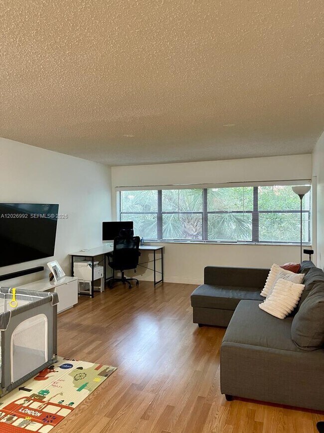 Photo - 301 Racquet Club Rd Unit 305