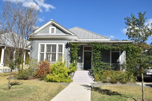 Photo - 302 Cedar St