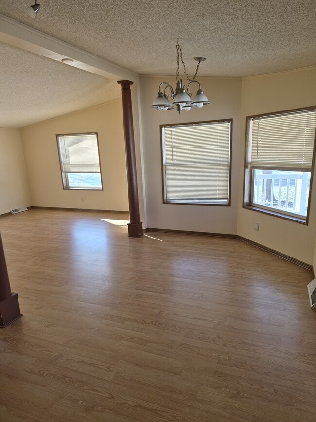 Photo - 134 Paddock Cir