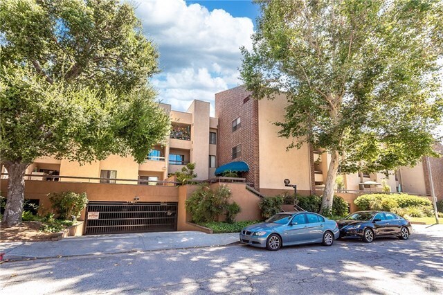Photo - 460 Oak St Unit 318