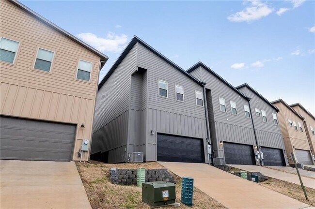 Photo - 2220 W Million Ln
