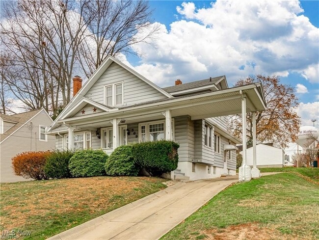 Building Photo - 369 E Tuscarawas Ave