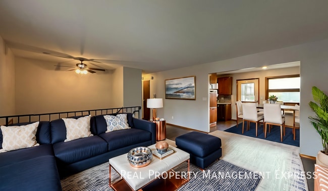 Photo - 4 bed 2 bath home with attached garage!