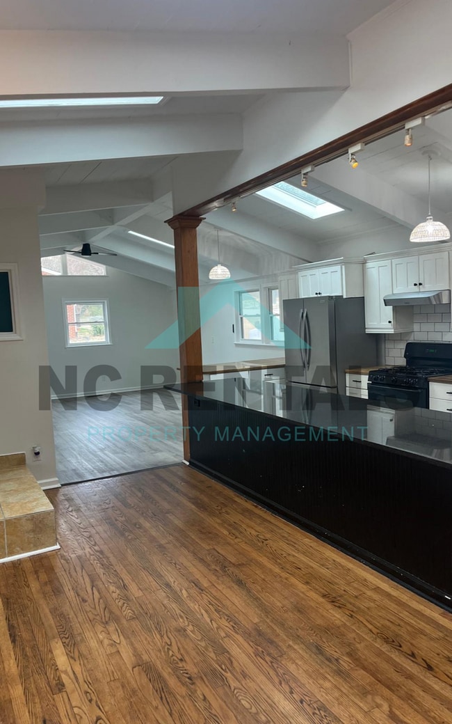 Photo - 1212 Red Oak Ave