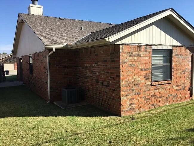 Building Photo - 7136 NW 115th St