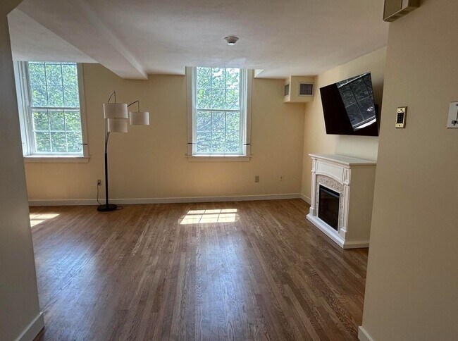 196 Water St Unit 18