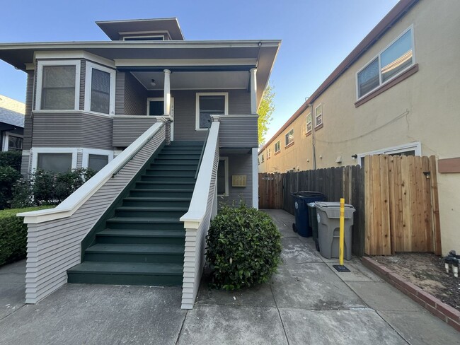 Building Photo - SAC T-2612-2614 Unit 2613 Q ST