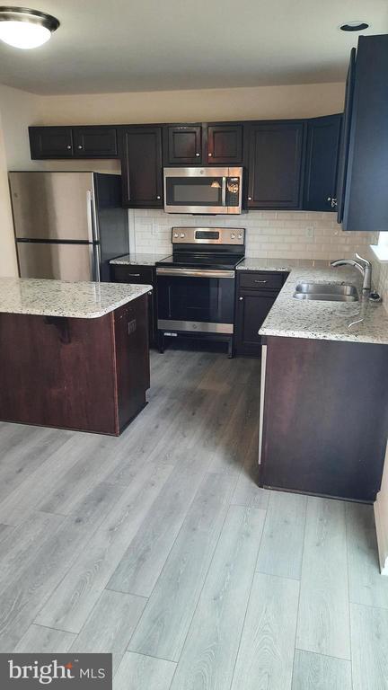 Photo - 936 Admiral's Quay Dr