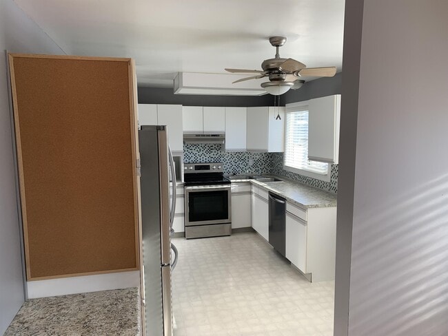 Photo - 9220-9115 115 Ave
