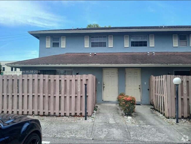 Building Photo - 1000 Cypress Way E Rental