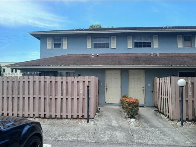 Photo - 1000 Cypress Way E Townhome