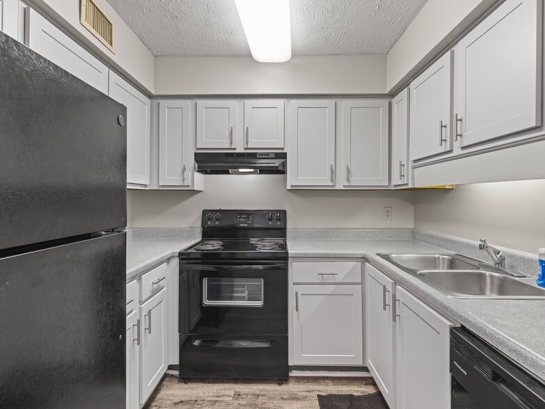Our Montgomery apartments at Stratford Village feature kitchens with bright white cabinetry and all appliances included, professionally operated by Highlands Vista Group.
