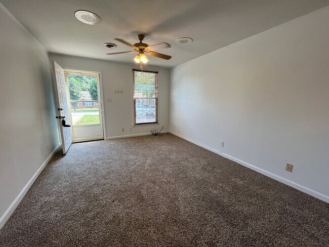 3089 Woody Ln