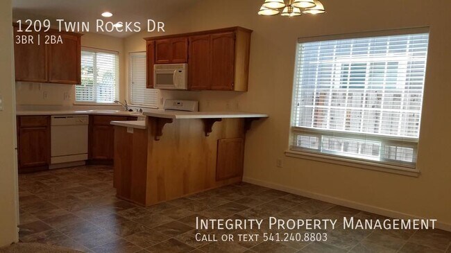 Photo - 1209 Twin Rocks Dr House