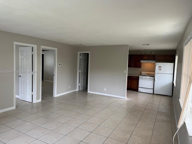 Building Photo - 588 Holly Dr Unit B