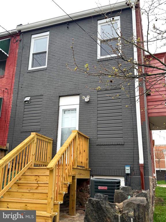 Photo - 301 Cornwall St