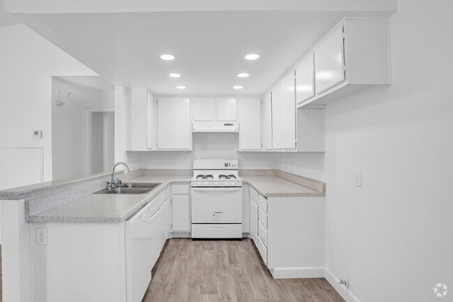 1BR, 1BA - 626SF - Kitchen