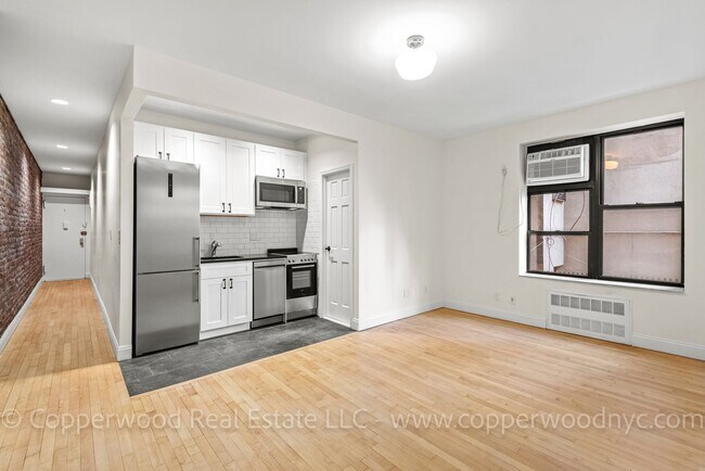 Photo - 315 East 84th St