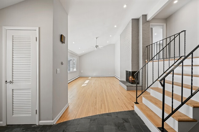 Photo - 75 Rivergate Dr