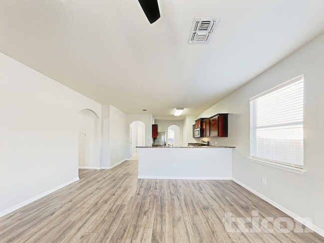 Photo - 417 Sapphire Ln