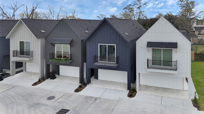 Photo - 409 Alvia Run Ln