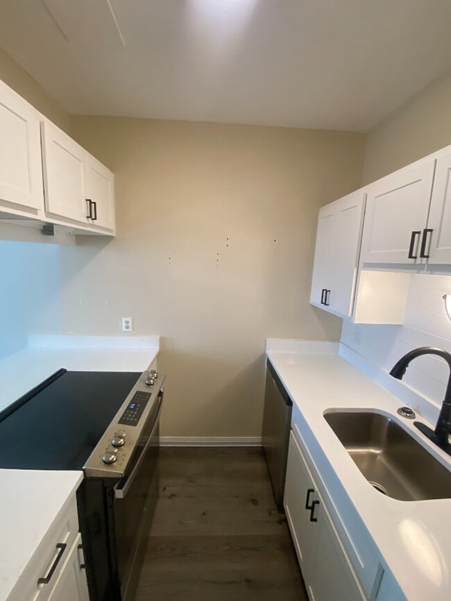 Building Photo - 911-A Geyer Unit 911-A